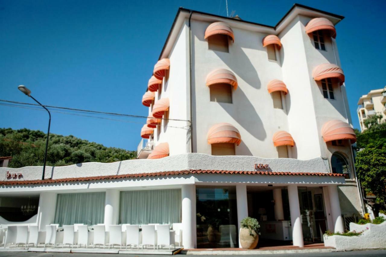 Hotel Iva Diano Marina Exterior photo